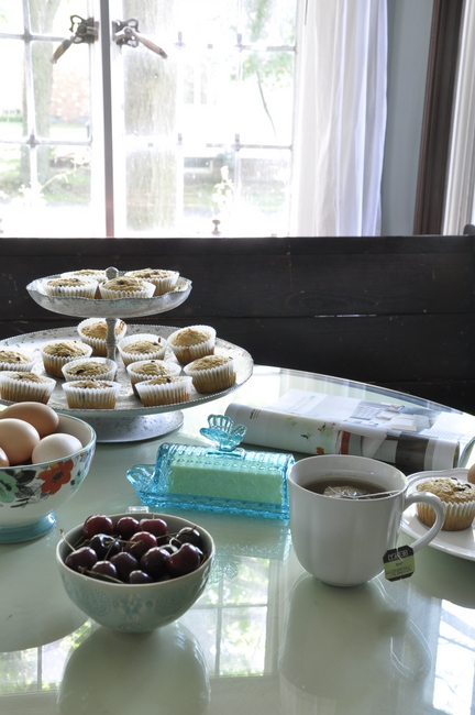 brunch details in breakfast nook