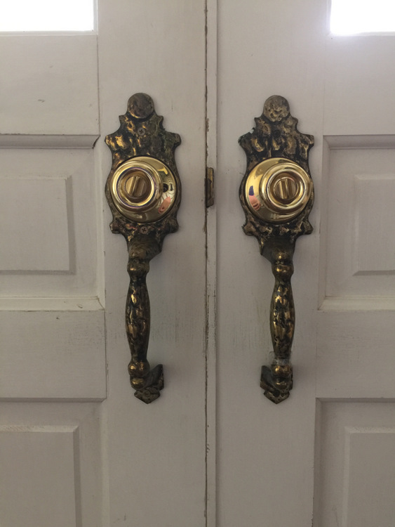fancy-farmhouse-door-knobs