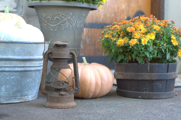 old-lantern-with-pumpkins