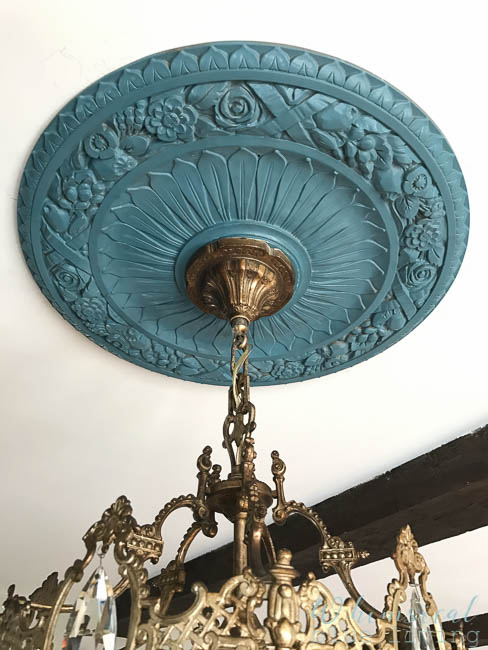 How to Paint a Ceiling Medallion the Easy Way : Atta Girl Says